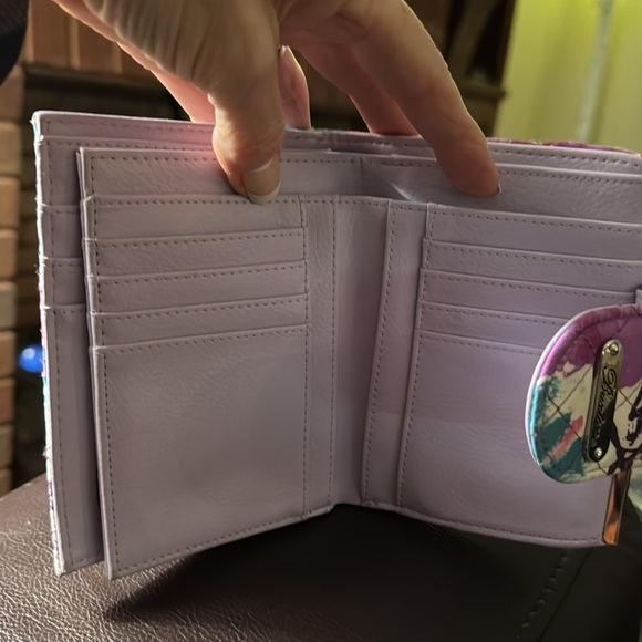 Buxton Bi-Fold Women’s Wallet quilted floral double bills and card section - Picture 5 of 10